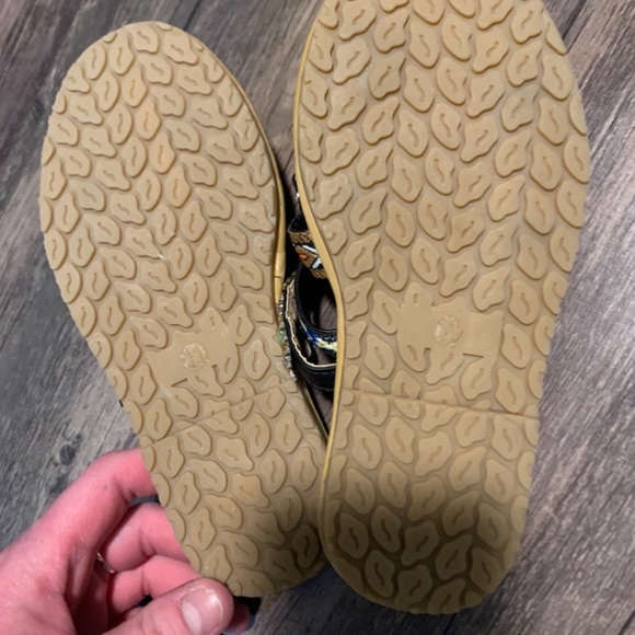 Girls size 11 ‘Stella Maden’ slides - Picture 3 of 3